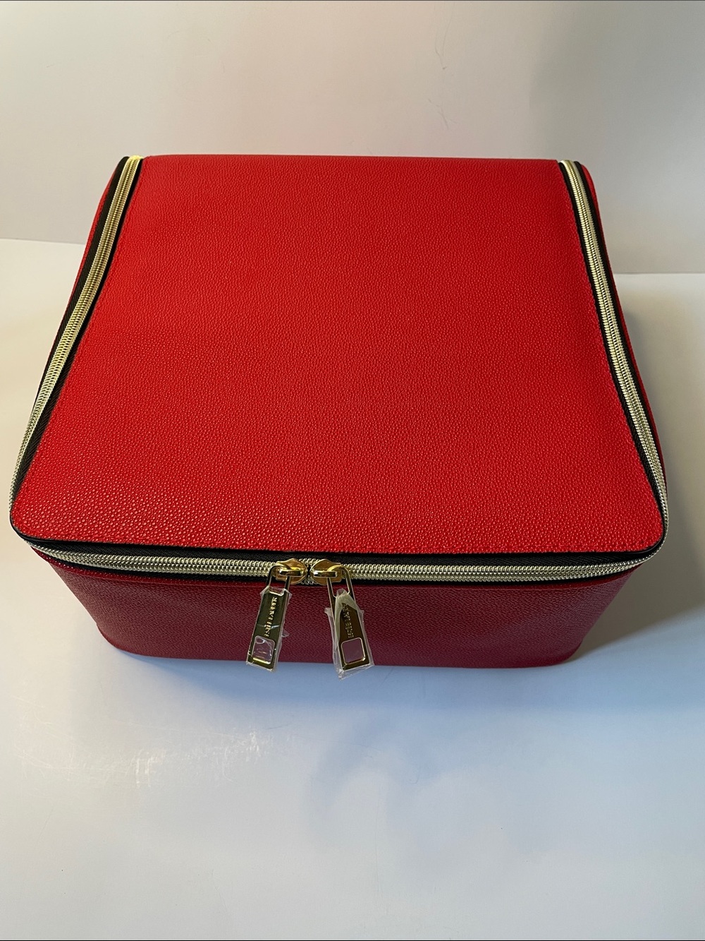 NWOT ESTĒE LAUDER Red Structured Travel Cosmetic Case. - Picture 7 of 9
